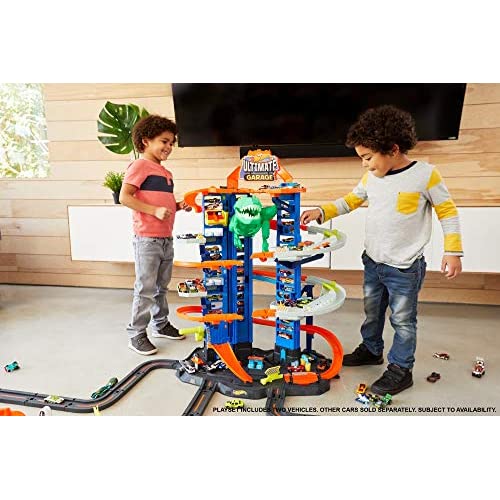 Hot Wheels City Ultimate Garage Track Set with 2 Toy Cars – Square