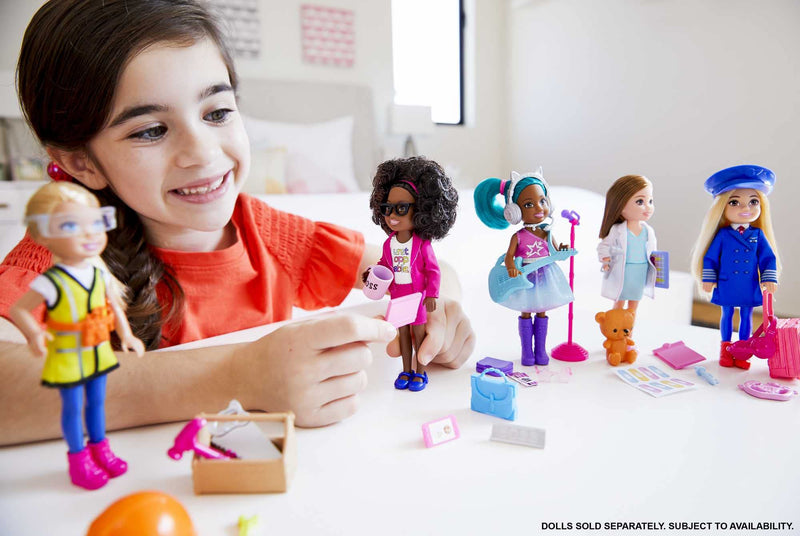 Barbie Chelsea Can Be Playset with Brunette Chelsea Doctor Doll (6-in), Clipboard, EKG Reader, Band-aid Stickers,2 Medical Tools, Teddy Bear