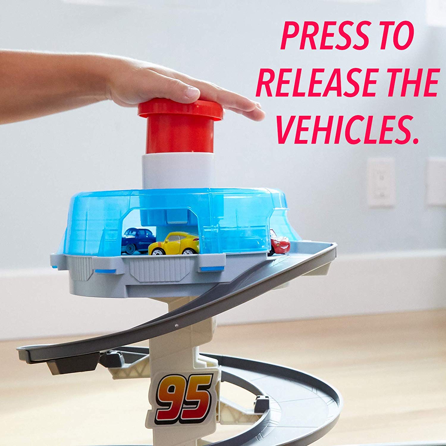 Disney/Pixar Cars Mini Racers Rust-eze Spinning Raceway Playset ...