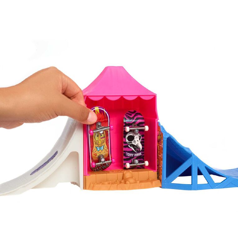 Hot Wheels Skate Fingerboard Amusement Park Playset