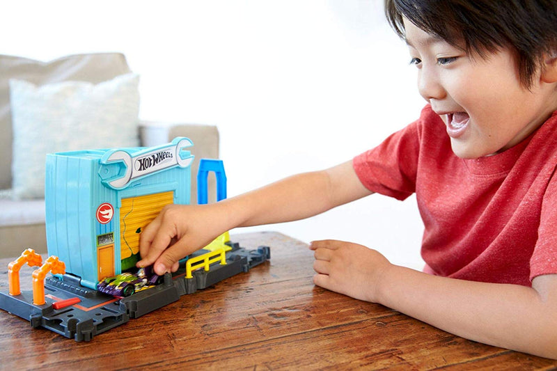 Hot Wheels City Gator Garage Attack Playset